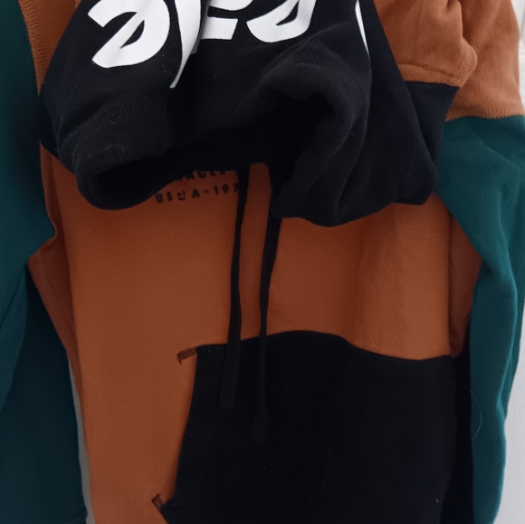 American Eagle Men's Pull over Hoodie - Picture 3 of 4